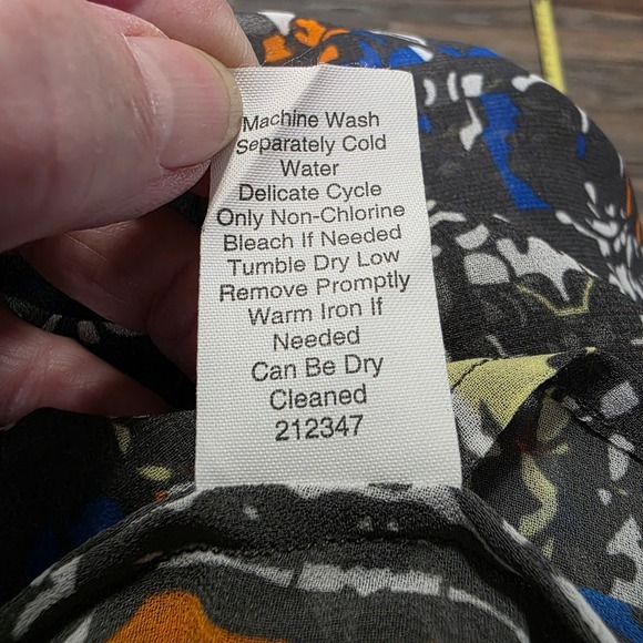 Cabi Womens Shirt Medium M Abstract Print‎ Long Sleeve Button Up Blouse Top - Picture 8 of 8